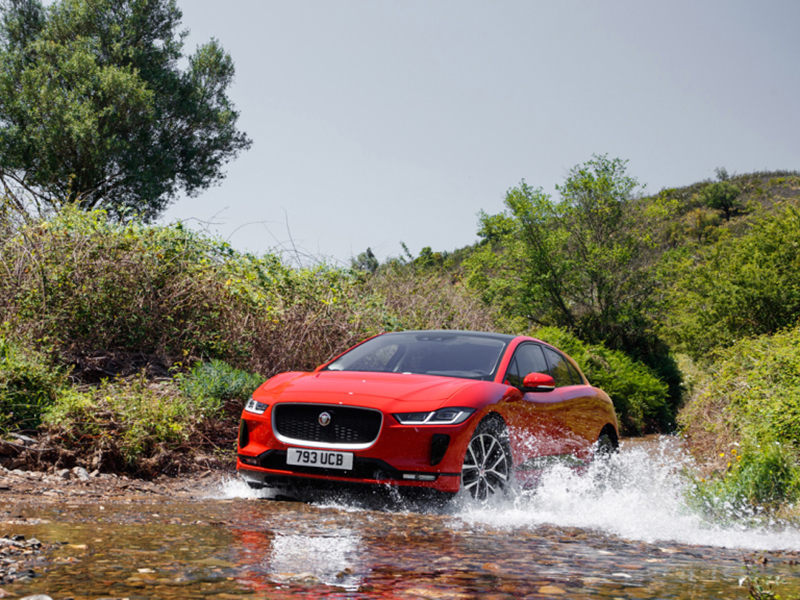 جاجوار آي بيس I-Pace تجعل للسيارات الكهربية بعدا جديدا